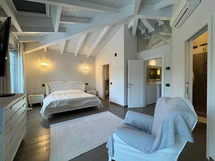 Immagine 11 di Villa in vendita  a Forte Dei Marmi