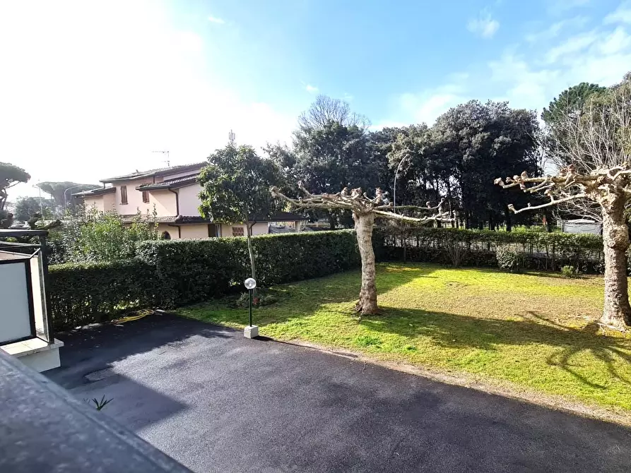 Immagine 2 di Appartamento in vendita  a Camaiore