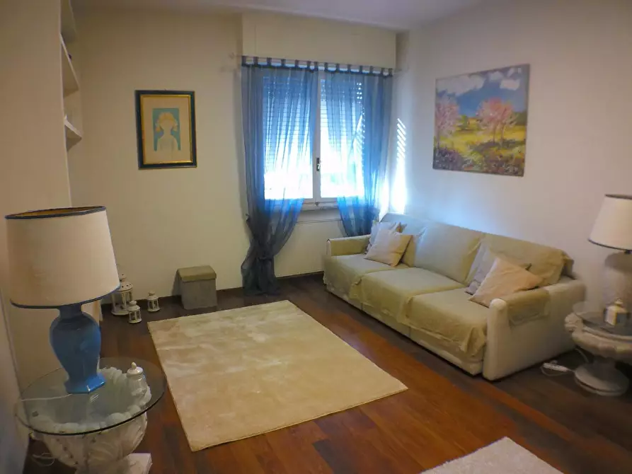 Immagine 3 di Appartamento in vendita  a Carrara