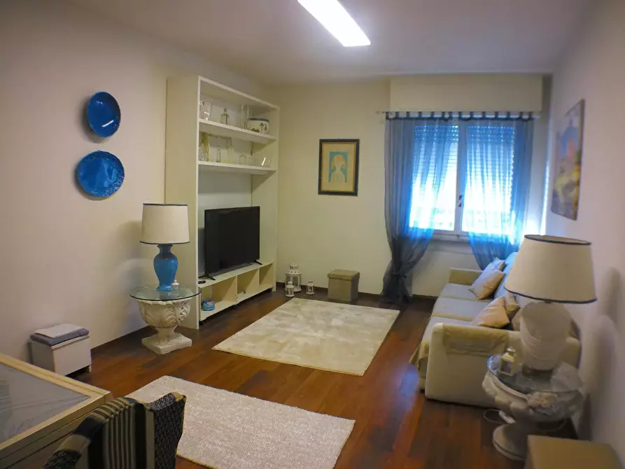 Immagine 2 di Appartamento in vendita  a Carrara