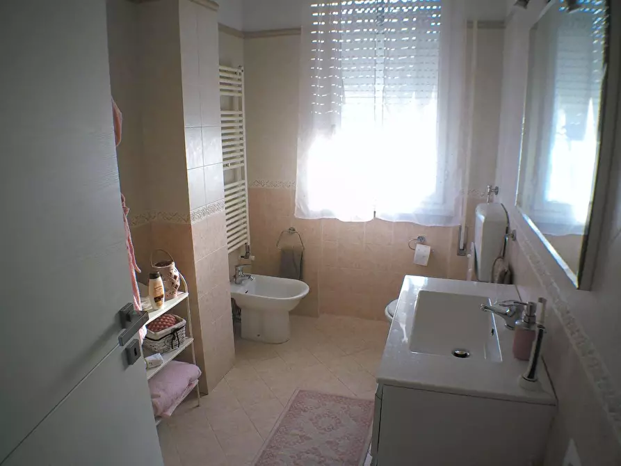 Immagine 10 di Appartamento in vendita  a Carrara