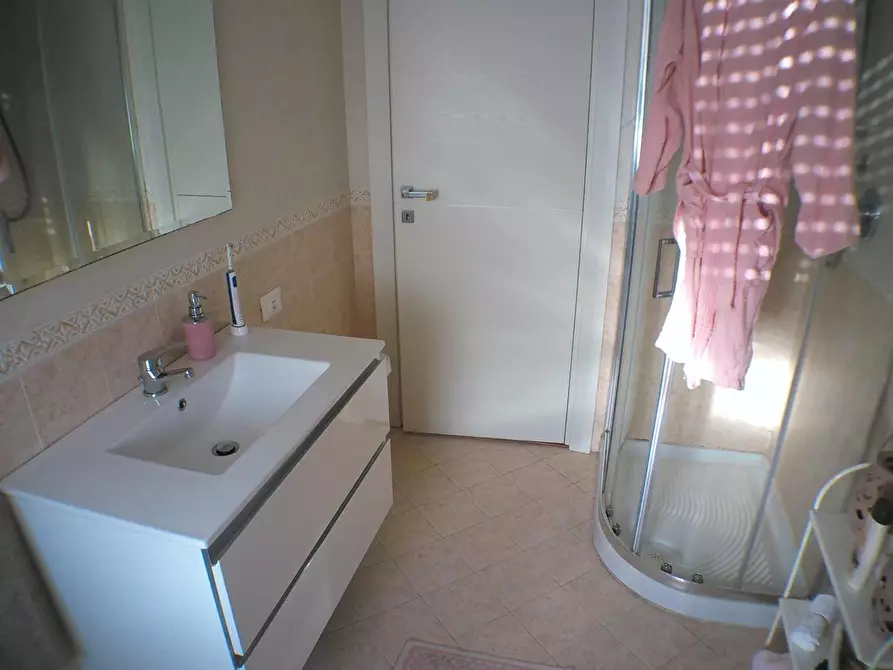 Immagine 11 di Appartamento in vendita  a Carrara