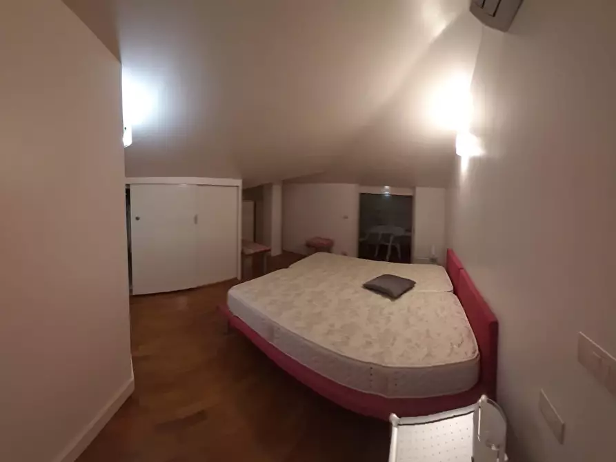 Immagine 13 di Mansarda in affitto  a Pietrasanta