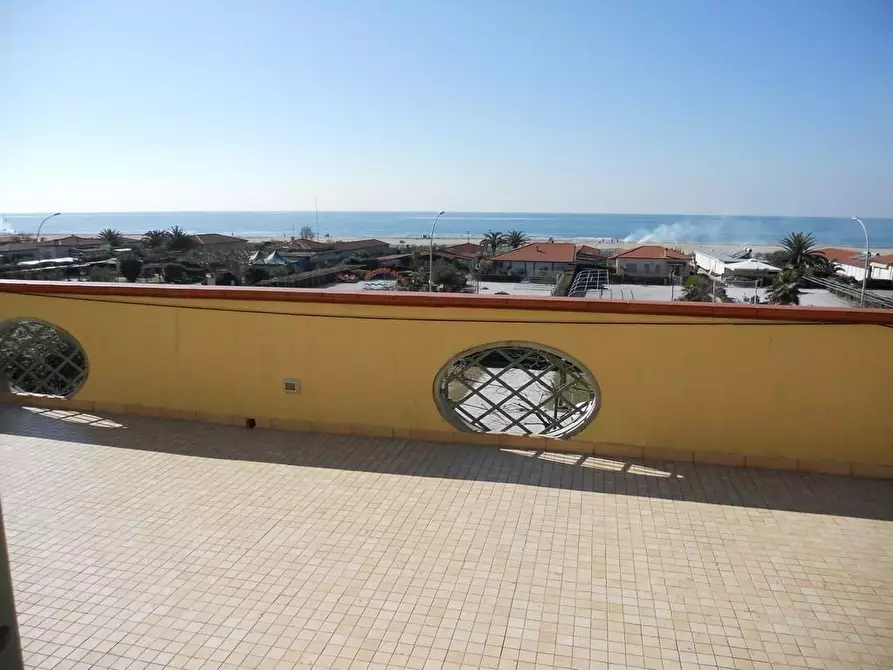 Immagine 2 di Mansarda in affitto  a Pietrasanta