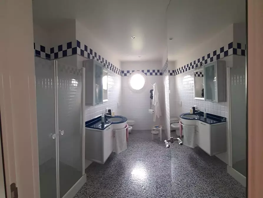 Immagine 15 di Mansarda in affitto  a Pietrasanta