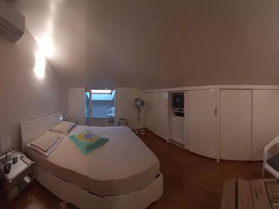Immagine 14 di Mansarda in affitto  a Pietrasanta