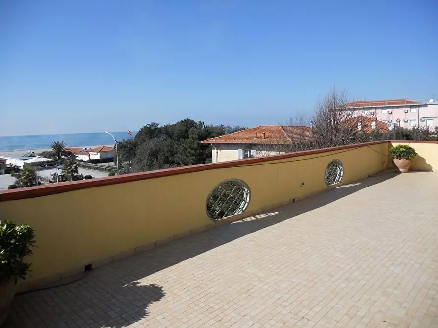 Immagine 4 di Mansarda in affitto  a Pietrasanta