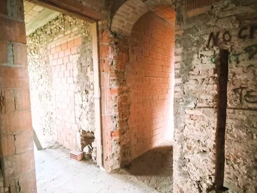 Immagine 11 di Casa colonica in vendita  a Capannori