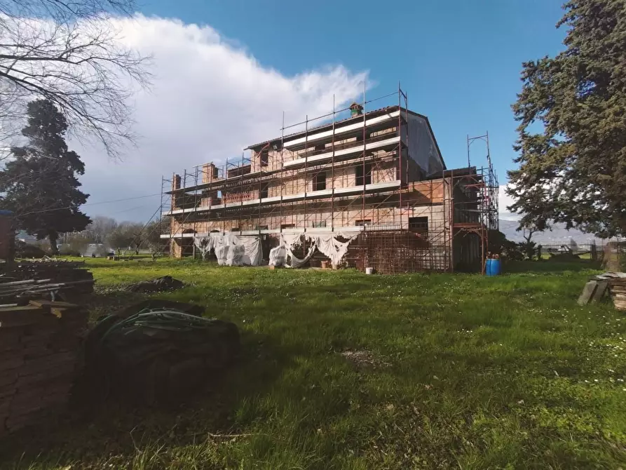 Immagine 5 di Casa colonica in vendita  a Capannori
