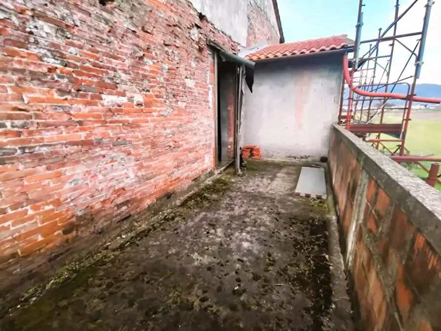 Immagine 13 di Casa colonica in vendita  a Capannori