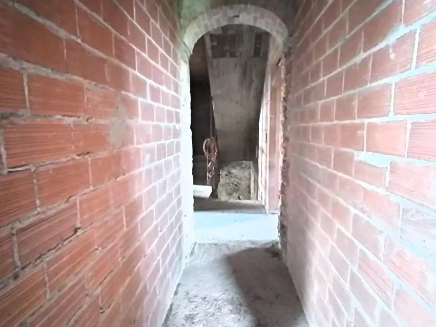 Immagine 12 di Casa colonica in vendita  a Capannori