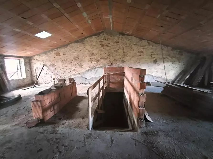 Immagine 9 di Casa colonica in vendita  a Capannori