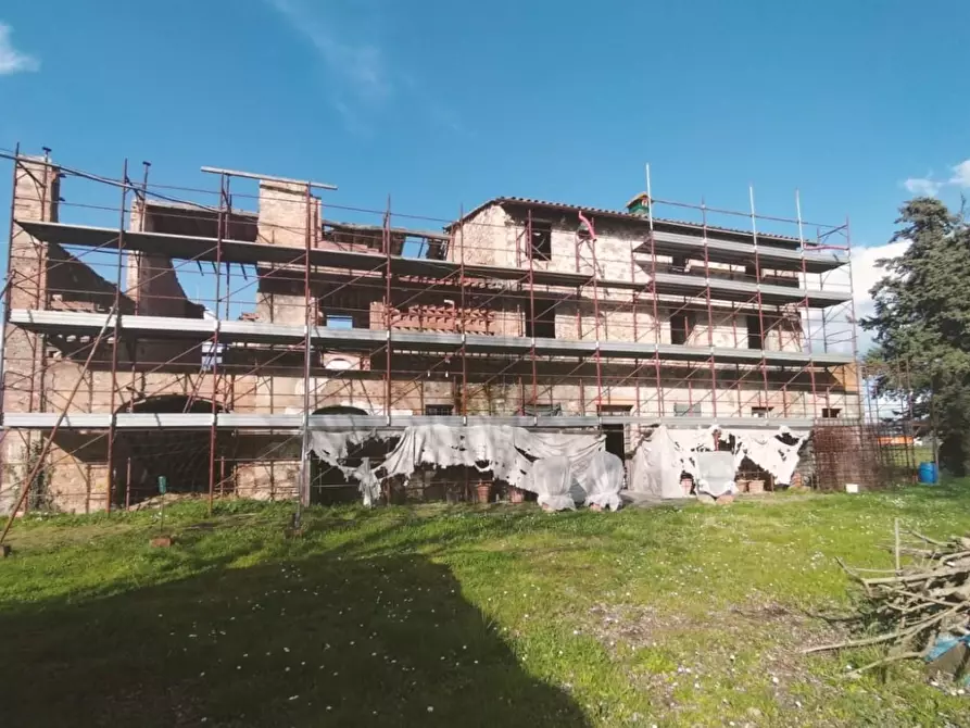 Immagine 7 di Casa colonica in vendita  a Capannori
