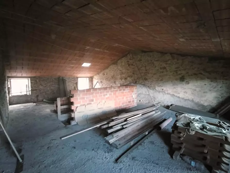 Immagine 8 di Casa colonica in vendita  a Capannori