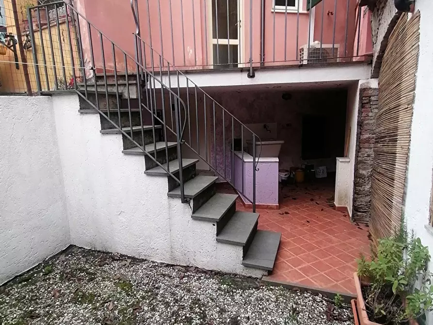 Immagine 1 di Appartamento in affitto  a Lucca