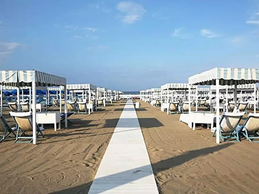 Immagine 2 di Villa in vendita  a Forte Dei Marmi