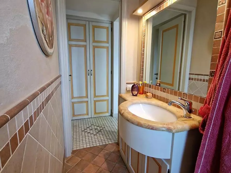 Immagine 16 di Casa semindipendente in vendita  a Cascina