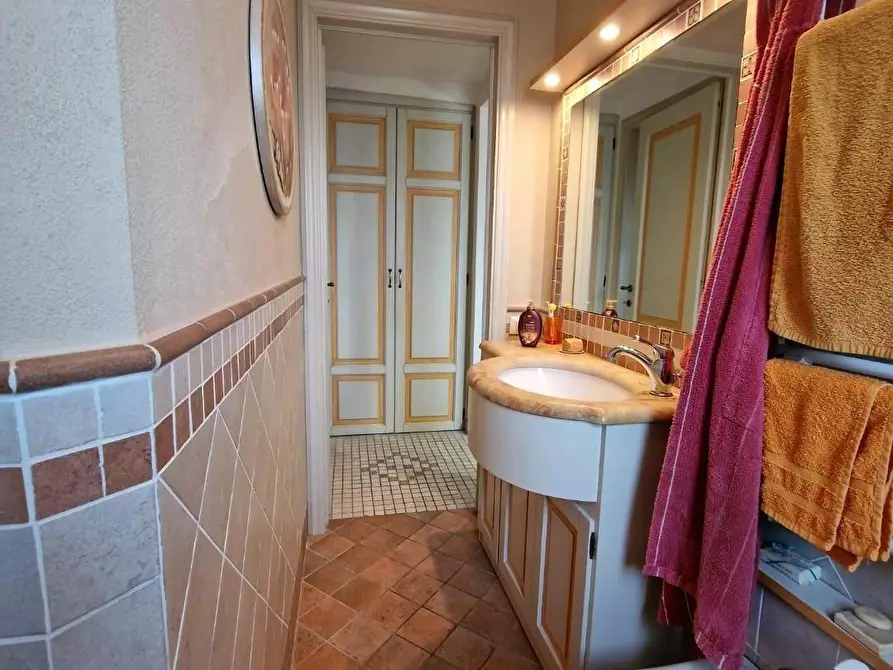 Immagine 17 di Casa semindipendente in vendita  a Cascina