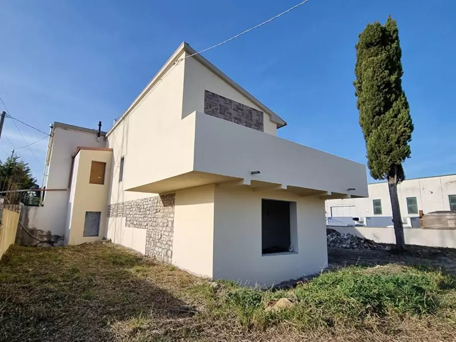 Immagine 1 di Villa in vendita  a Collesalvetti