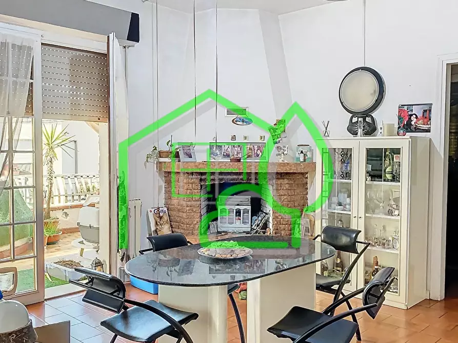 Immagine 9 di Appartamento in vendita  a Viareggio