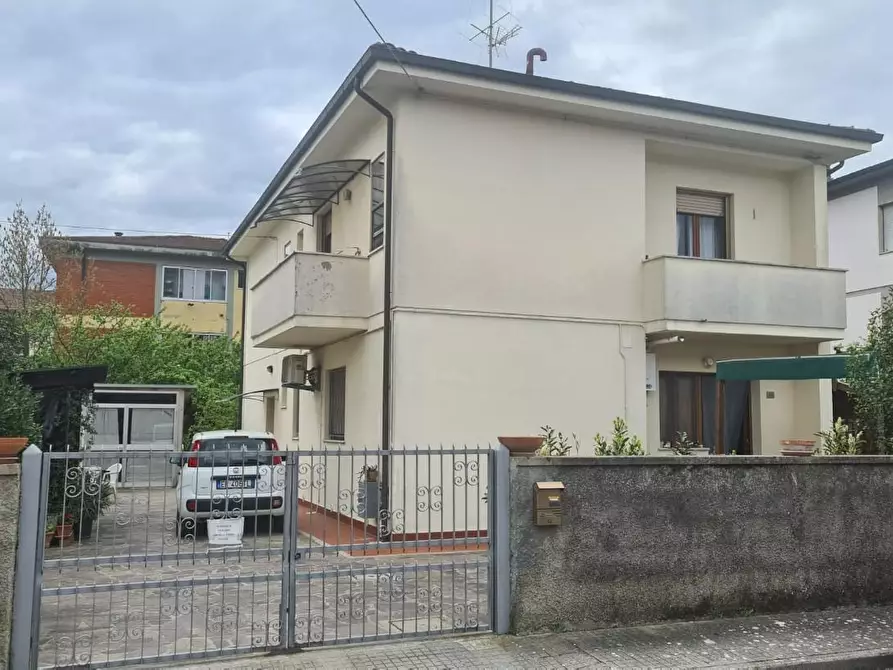 Immagine 1 di Casa indipendente in vendita  a Cascina