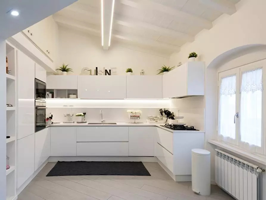 Immagine 2 di Appartamento in vendita  a Massa