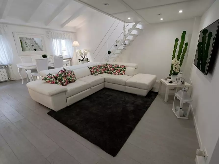 Immagine 3 di Appartamento in vendita  a Massa