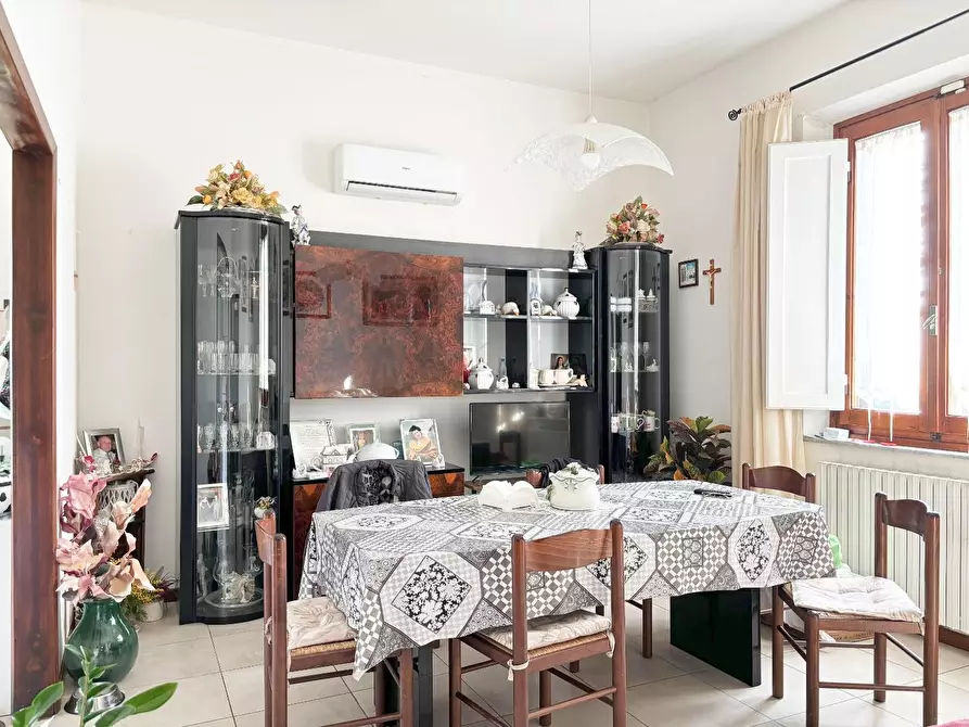 Immagine 18 di Villa in vendita  a Empoli