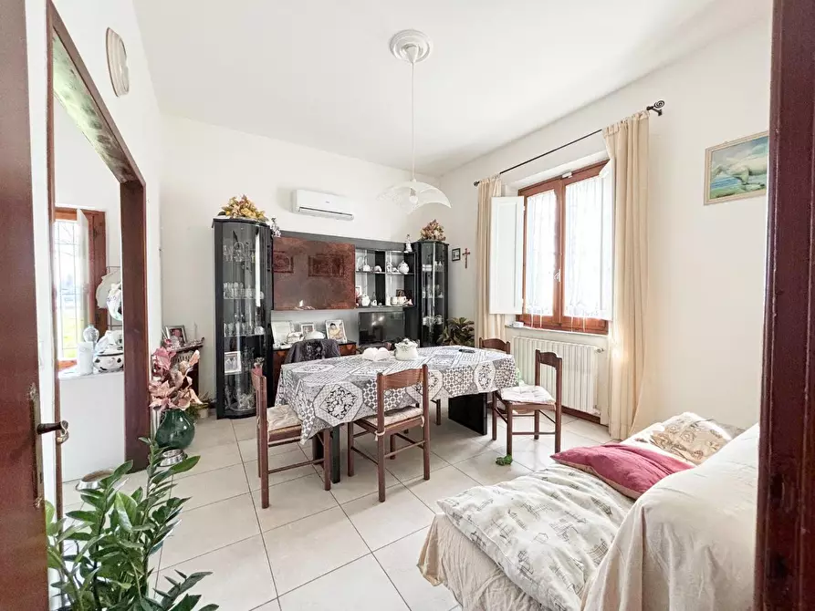 Immagine 2 di Villa in vendita  a Empoli