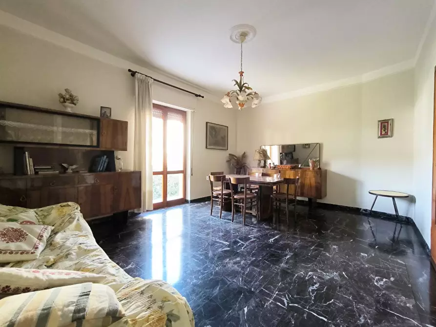 Immagine 2 di Appartamento in vendita  a Carrara