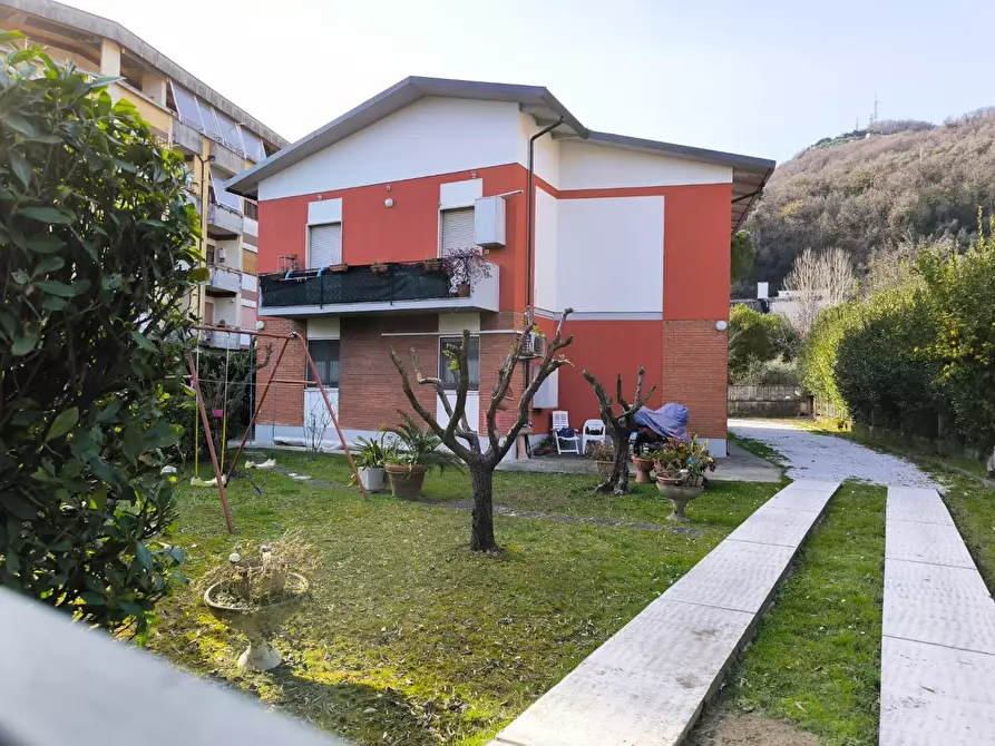 Immagine 15 di Appartamento in vendita  a Carrara