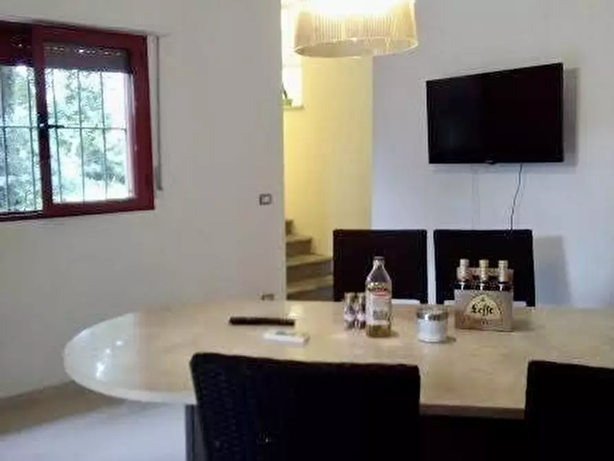 Immagine 11 di Villa in vendita  a Pisa