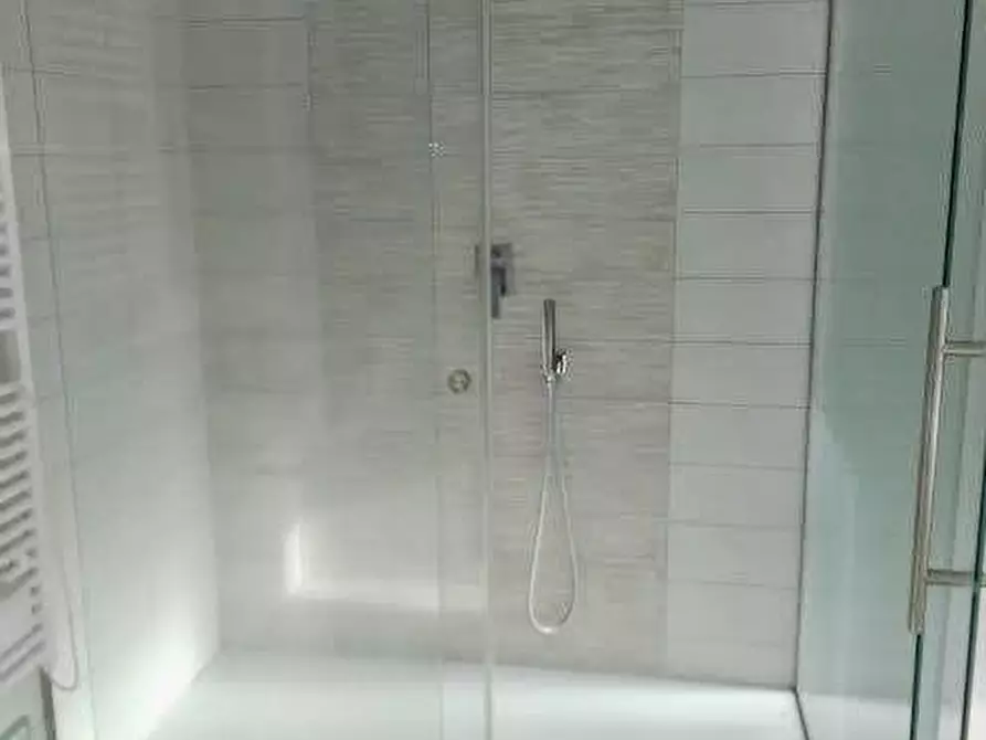 Immagine 9 di Villa in vendita  a Pisa