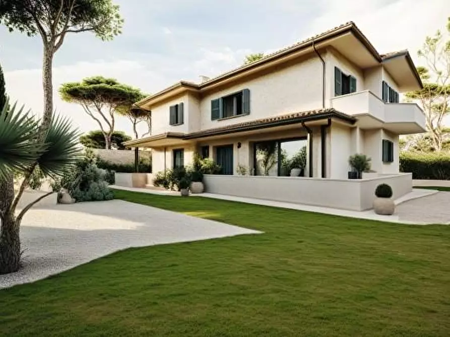 Immagine 2 di Villa in vendita  a Forte Dei Marmi