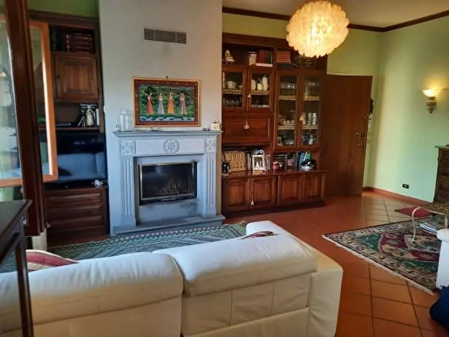 Immagine 3 di Villa in vendita  a Capannori