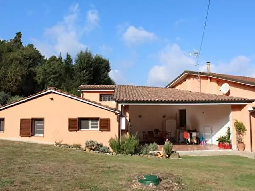 Immagine 1 di Villa in vendita  a Capannori