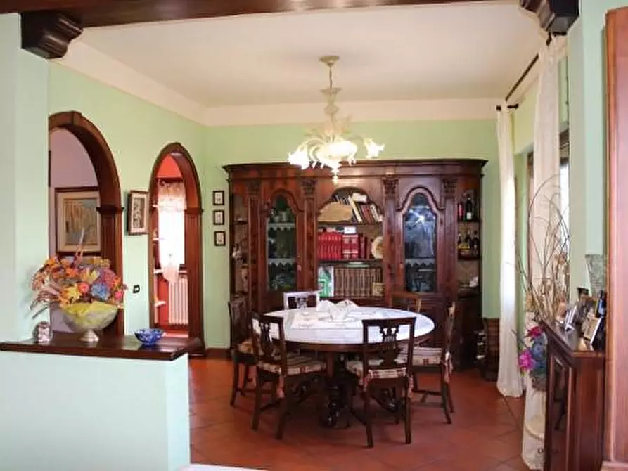 Immagine 4 di Villa in vendita  a Capannori