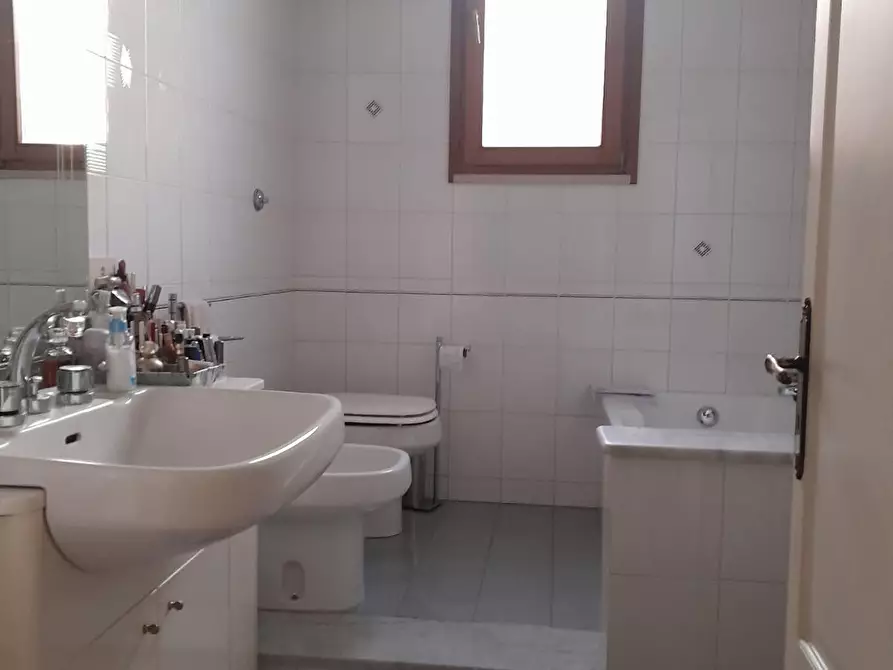 Immagine 5 di Appartamento in vendita  a Livorno