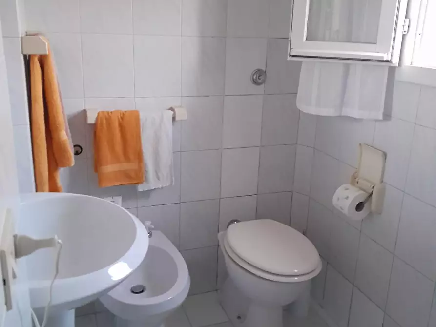 Immagine 6 di Appartamento in vendita  a Livorno