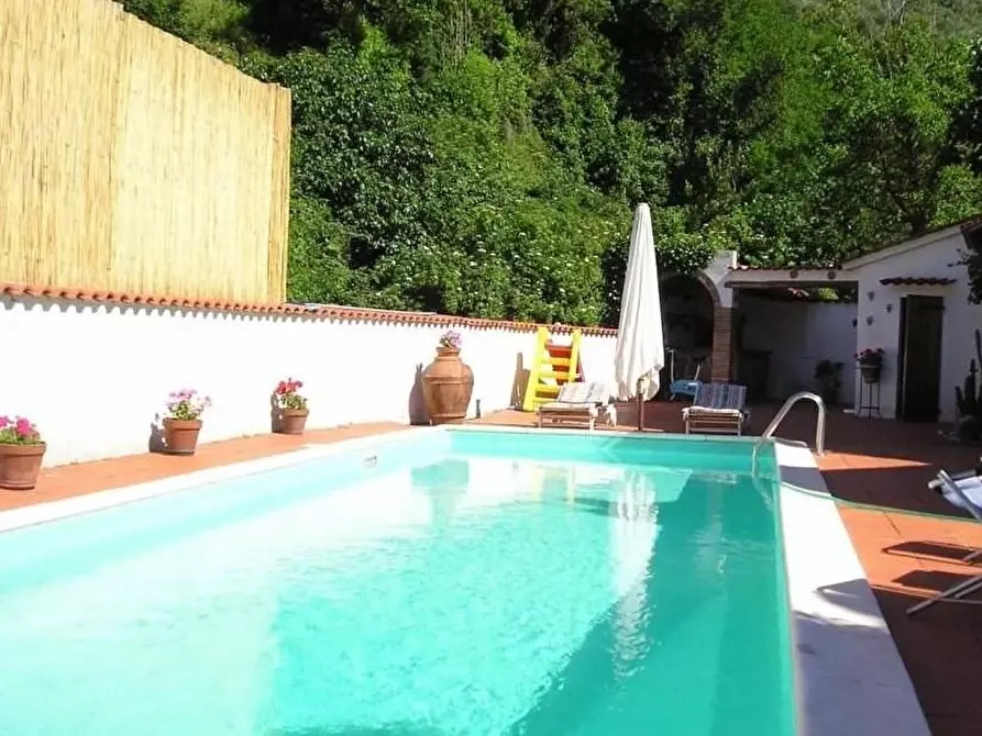 Immagine 2 di Villa in vendita  a Calci