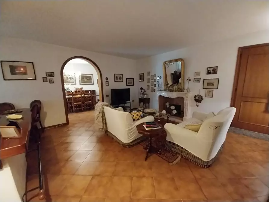 Immagine 9 di Villa in vendita  a Calci