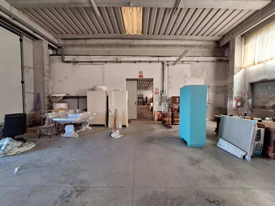 Immagine 17 di Attività artigianale in vendita  a Porcari