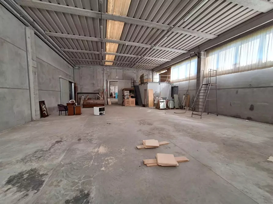 Immagine 20 di Attività artigianale in vendita  a Porcari