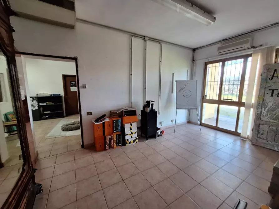 Immagine 10 di Attività artigianale in vendita  a Porcari