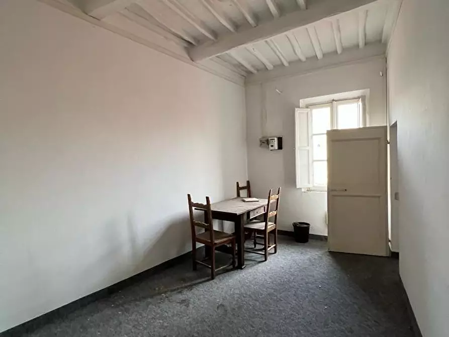 Immagine 25 di Palazzo in vendita  a Pisa