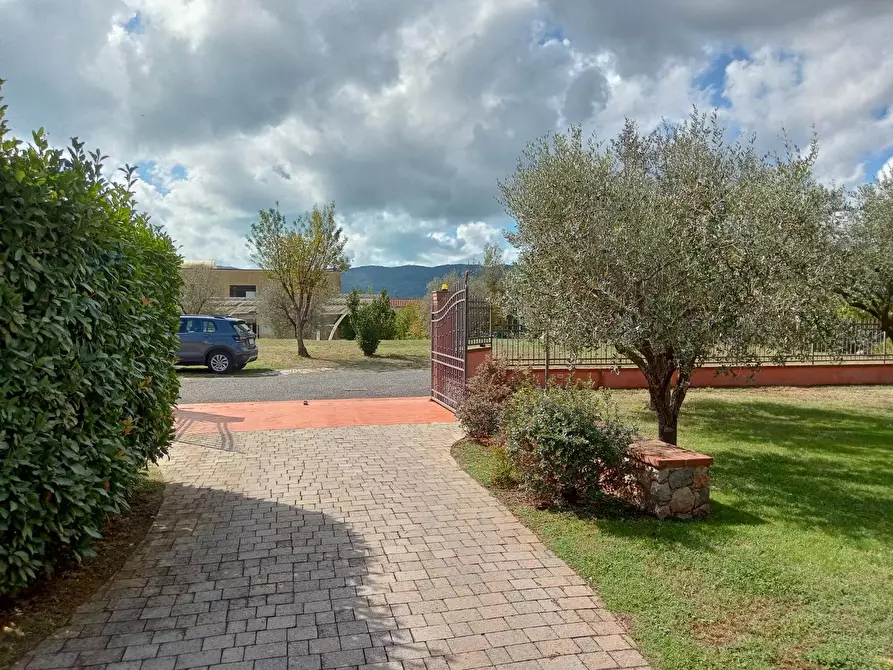 Immagine 6 di Villa in vendita  a Castelnuovo Magra