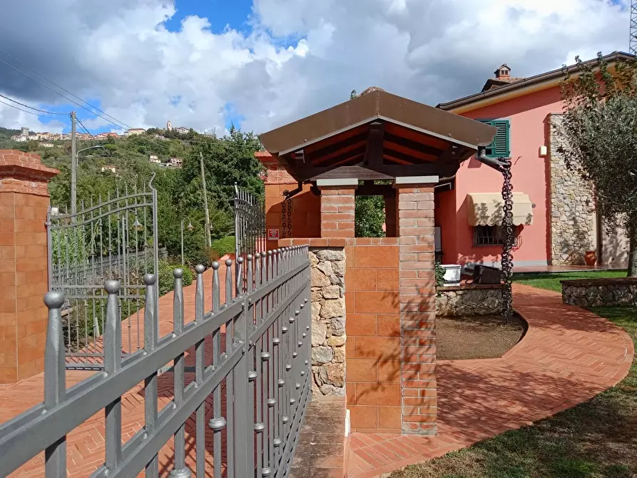 Immagine 14 di Villa in vendita  a Castelnuovo Magra