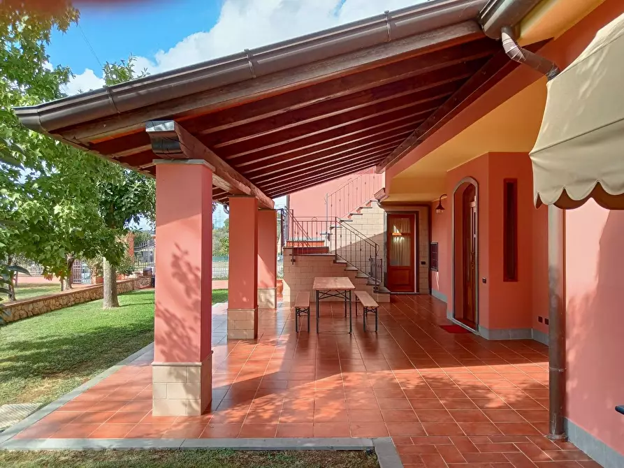 Immagine 5 di Villa in vendita  a Castelnuovo Magra