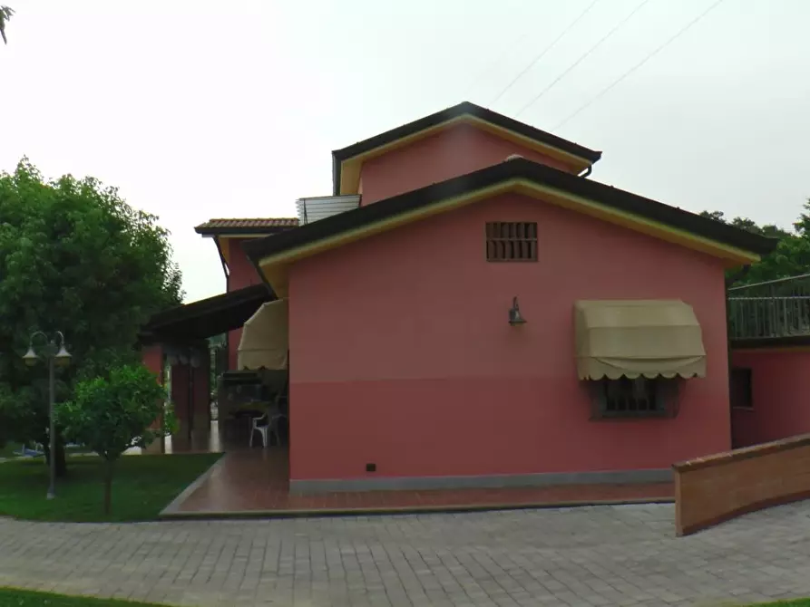 Immagine 33 di Villa in vendita  a Castelnuovo Magra