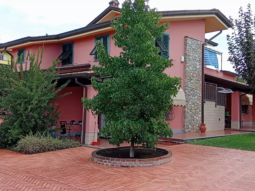 Immagine 1 di Villa in vendita  a Castelnuovo Magra